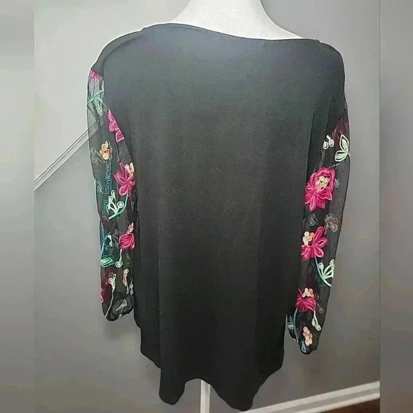 Kim & Cami Black Top w Net Sleeve Embroidery Floral Med Boho Romatic - Picture 4 of 6